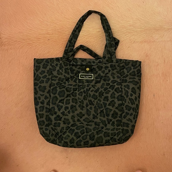 MARC JACOBS cheetah print quilted shoulder bag - Picture 2 of 4
